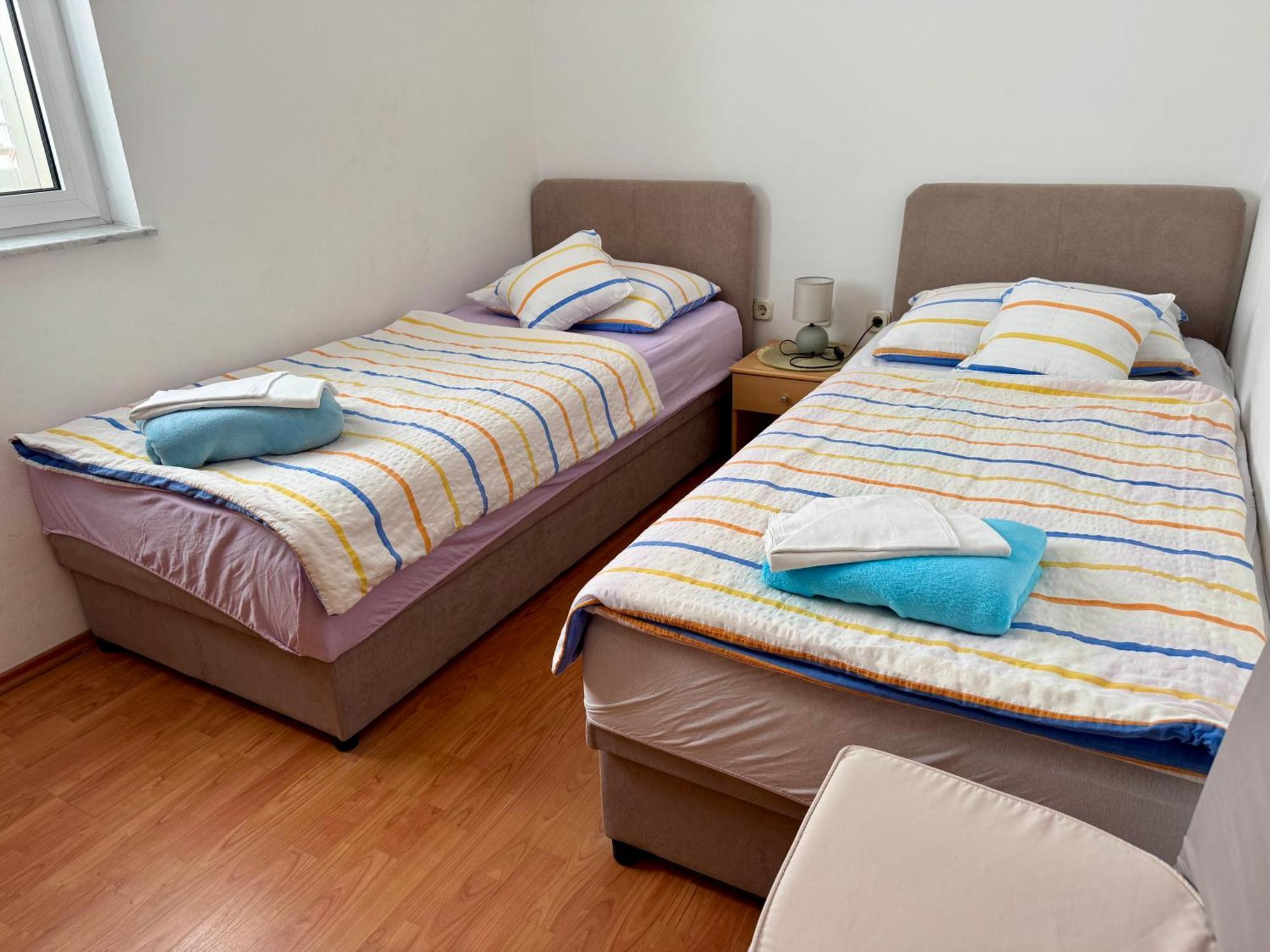 Apartments Maricic Banjol Εξωτερικό φωτογραφία